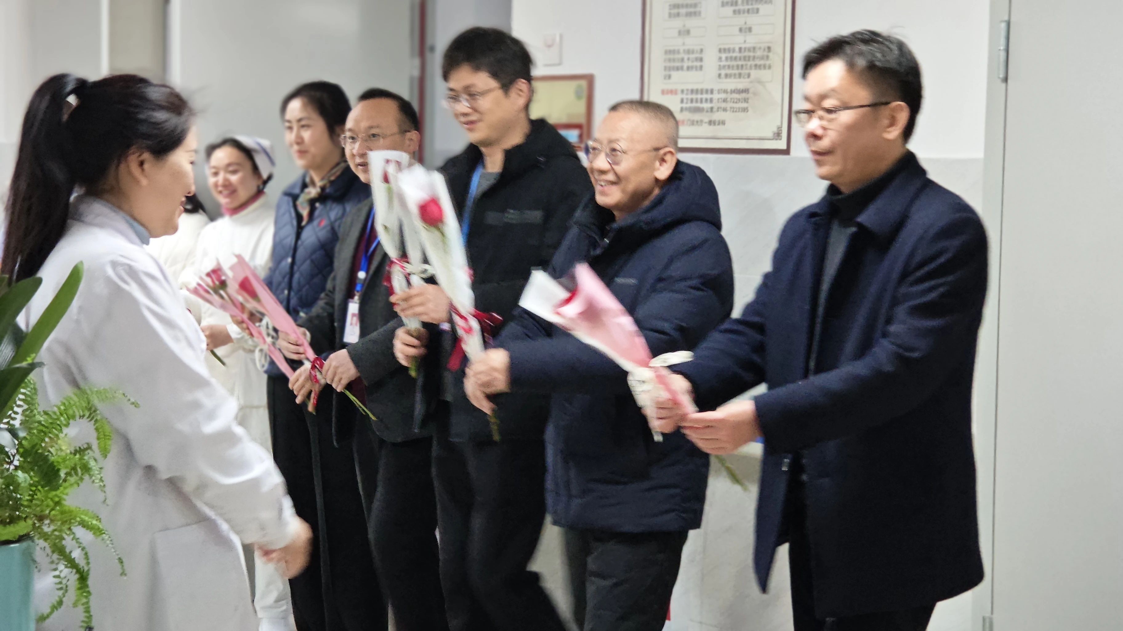新院展新姿， 关怀映照新征程——宁远县中医医院开展“三八”妇女节慰问活动